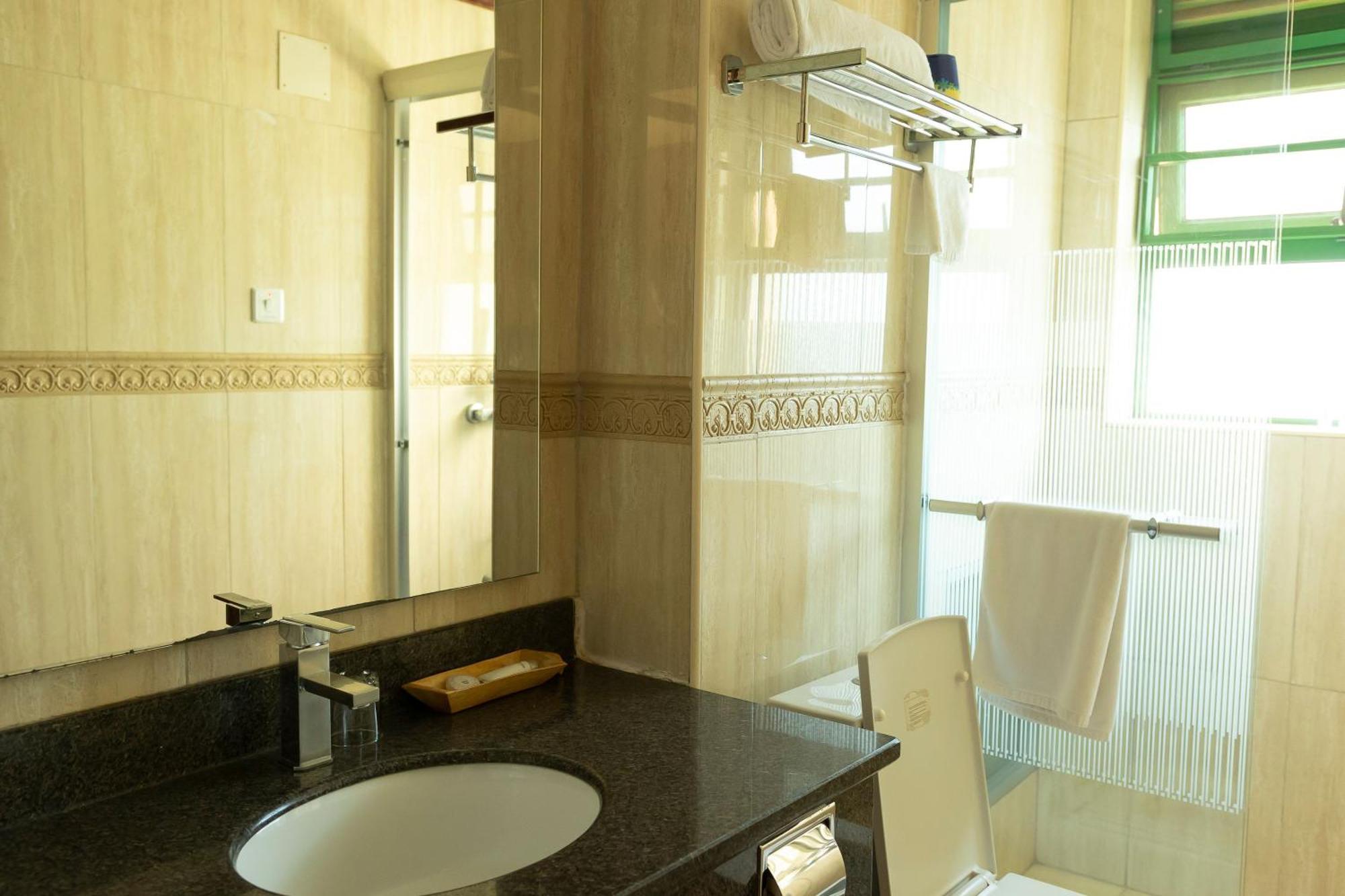 Highlands Suites Hotel And Apartments Kigali Bagian luar foto